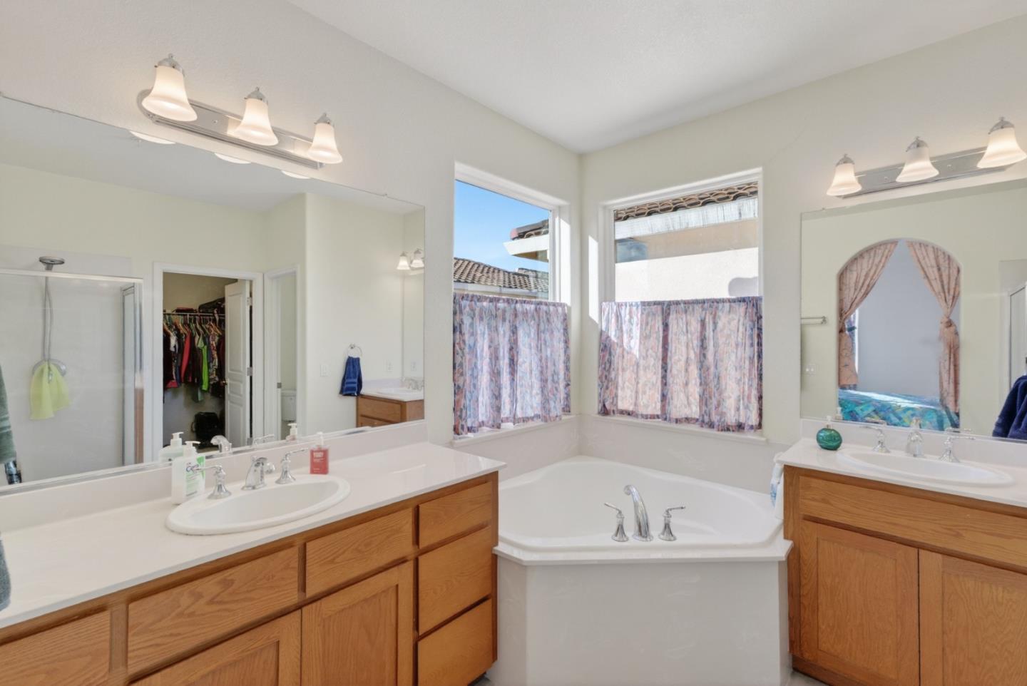 Detail Gallery Image 13 of 30 For 714 Arce St, Watsonville,  CA 95076 - 5 Beds | 2/1 Baths