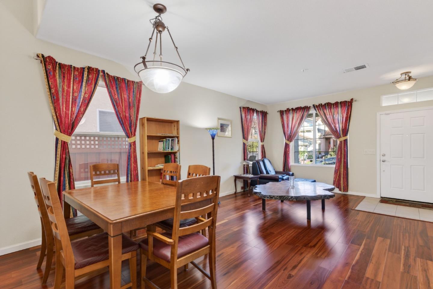 Detail Gallery Image 3 of 30 For 714 Arce St, Watsonville,  CA 95076 - 5 Beds | 2/1 Baths