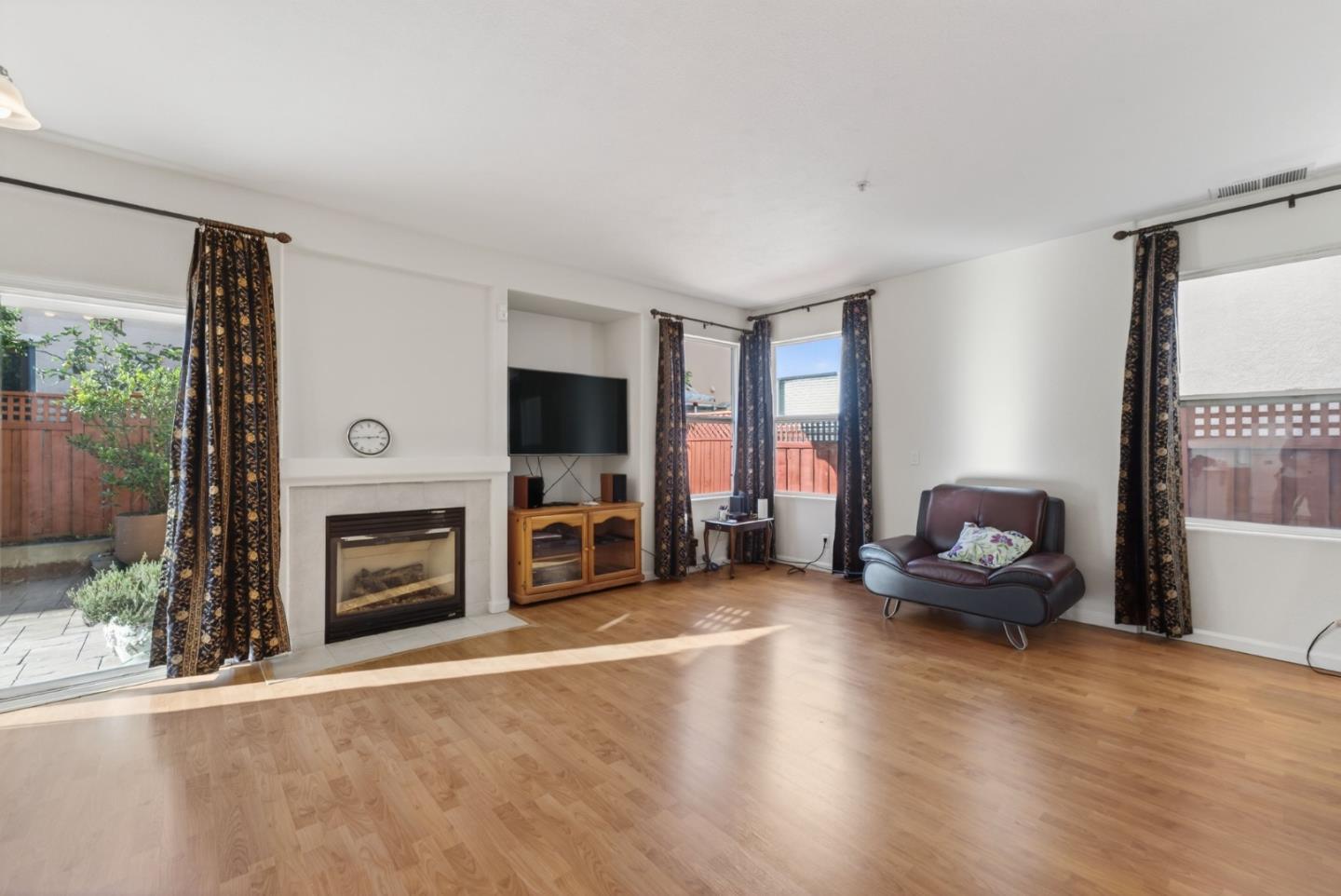 Detail Gallery Image 4 of 30 For 714 Arce St, Watsonville,  CA 95076 - 5 Beds | 2/1 Baths