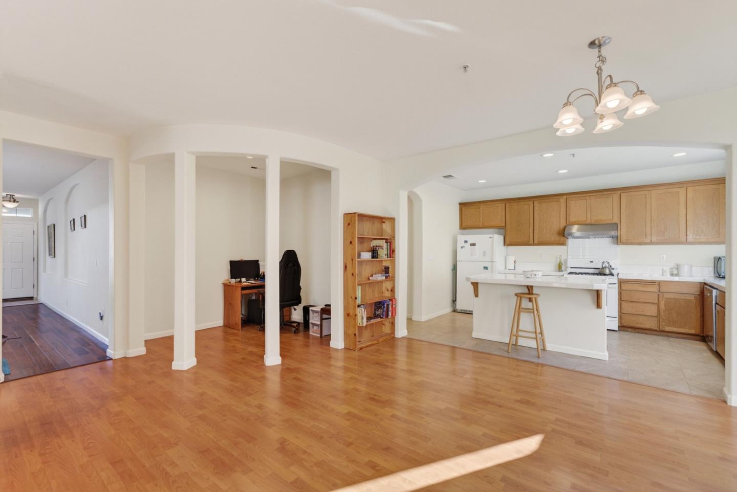 Detail Gallery Image 6 of 30 For 714 Arce St, Watsonville,  CA 95076 - 5 Beds | 2/1 Baths