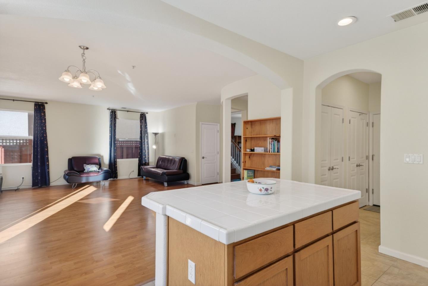 Detail Gallery Image 7 of 30 For 714 Arce St, Watsonville,  CA 95076 - 5 Beds | 2/1 Baths