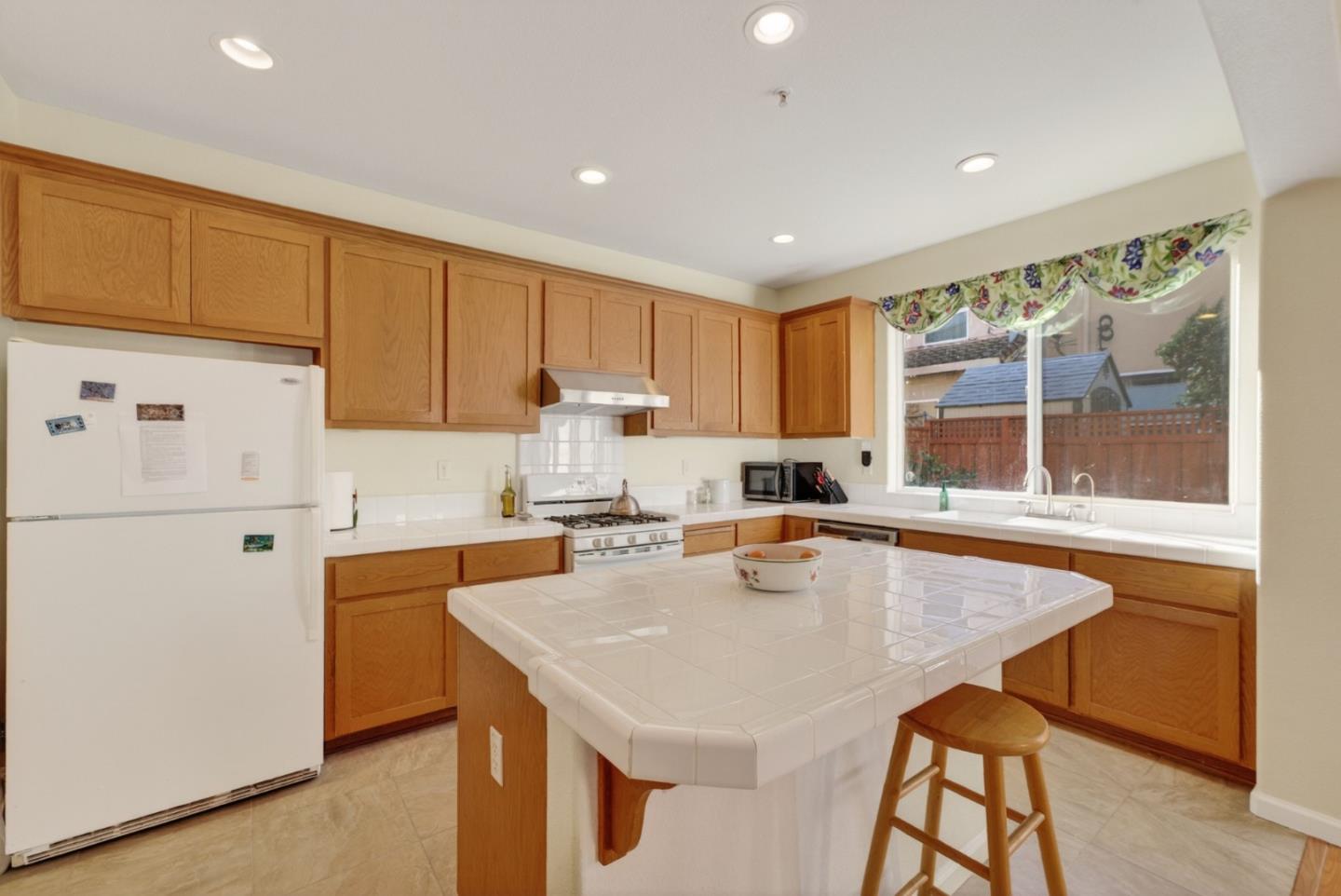 Detail Gallery Image 9 of 30 For 714 Arce St, Watsonville,  CA 95076 - 5 Beds | 2/1 Baths