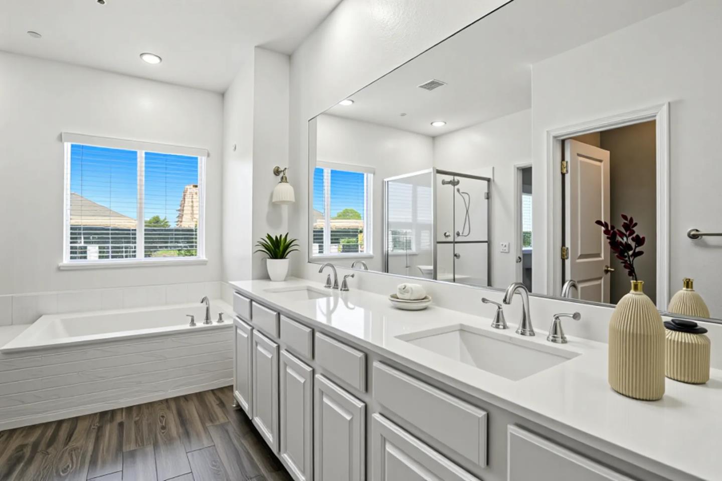 Detail Gallery Image 8 of 26 For 2061 Doncaster Ct, Olivehurst,  CA 95961 - 3 Beds | 2 Baths