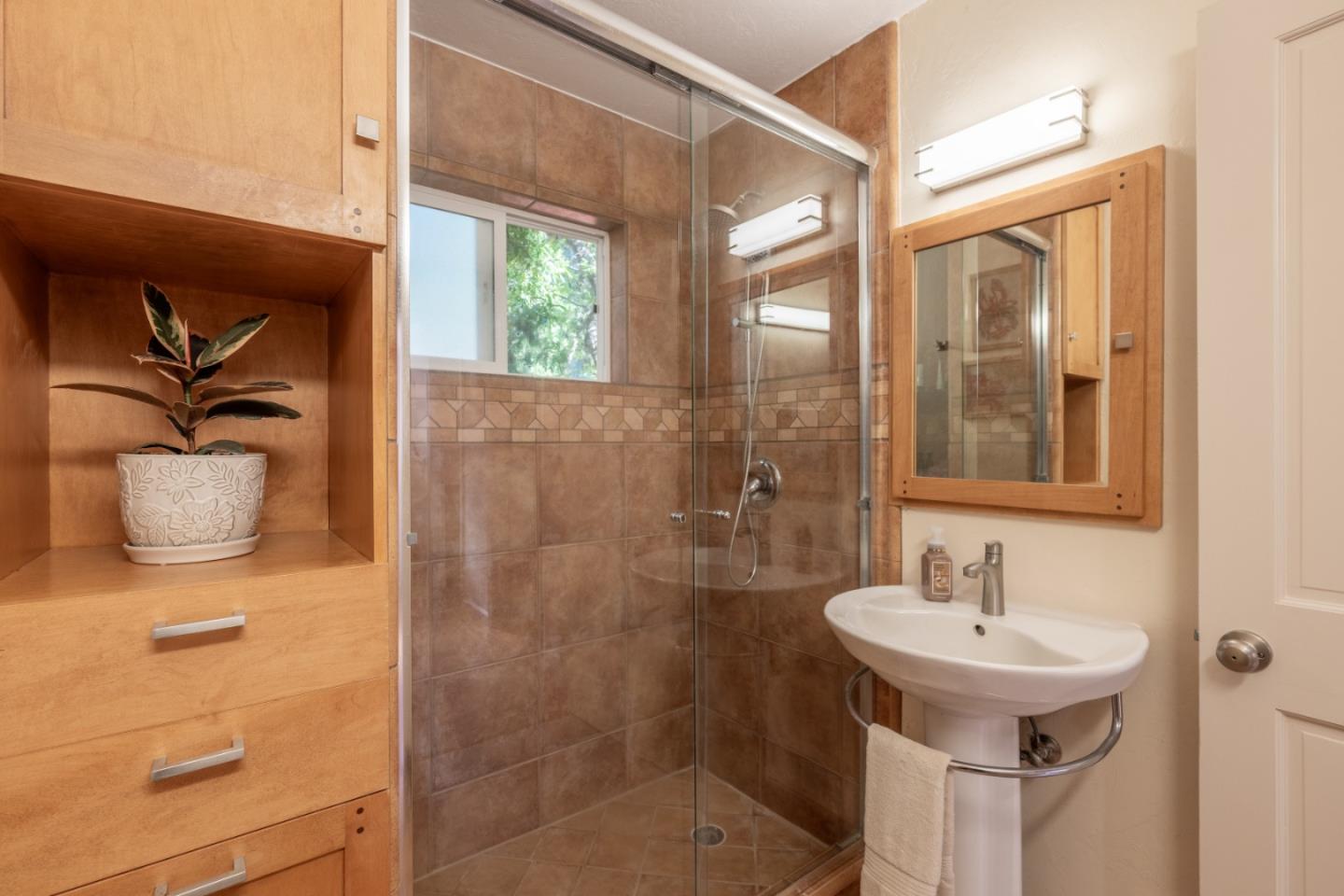 Detail Gallery Image 10 of 21 For 1105 Funston Ave, Pacific Grove,  CA 93950 - 4 Beds | 2 Baths