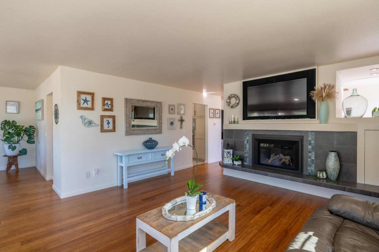 Detail Gallery Image 5 of 21 For 1105 Funston Ave, Pacific Grove,  CA 93950 - 4 Beds | 2 Baths