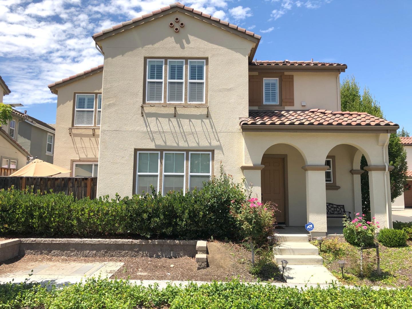 Detail Gallery Image 2 of 20 For 3273 La Rochelle Way, San Jose,  CA 95135 - 3 Beds | 2/1 Baths