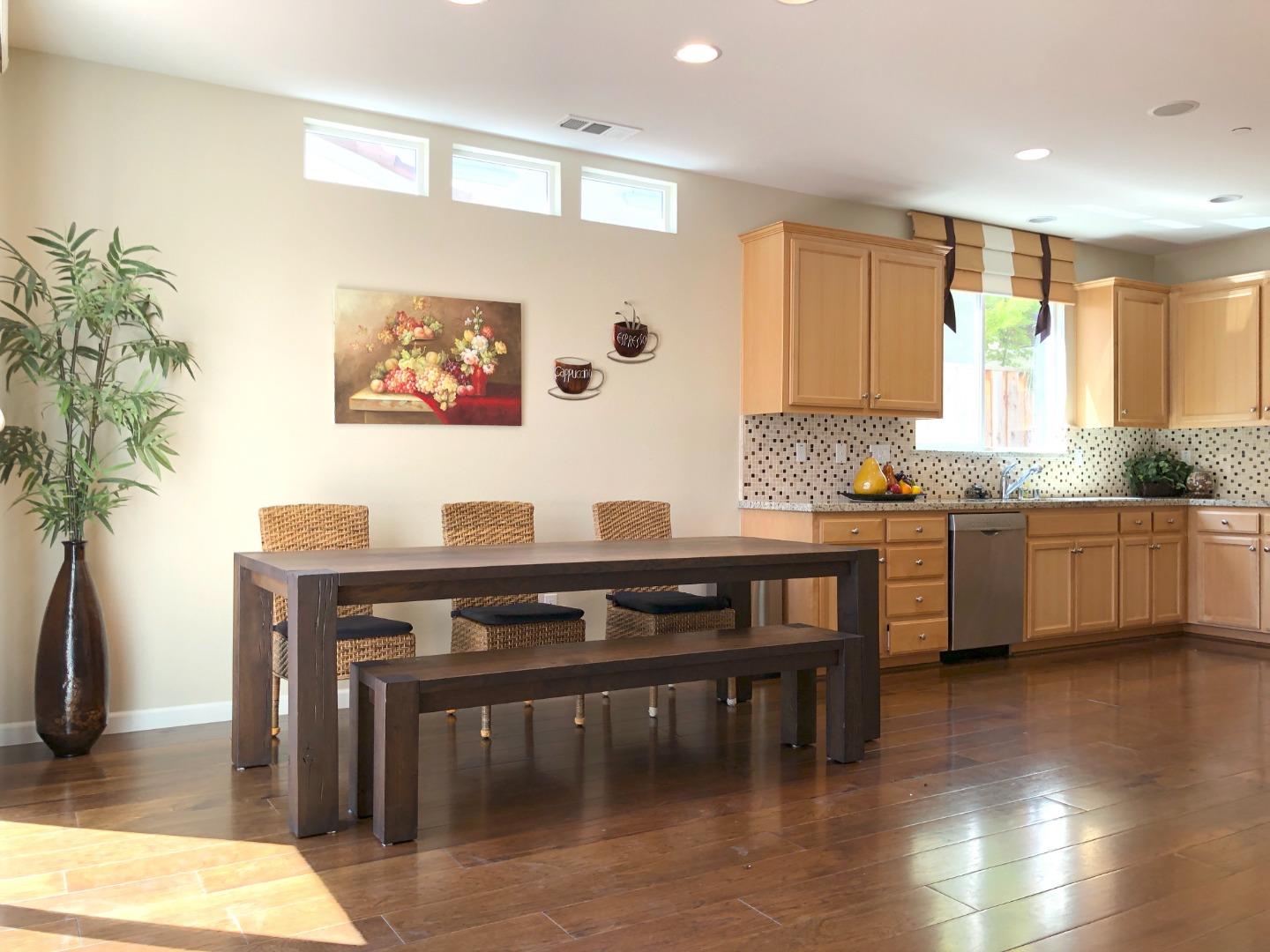 Detail Gallery Image 5 of 20 For 3273 La Rochelle Way, San Jose,  CA 95135 - 3 Beds | 2/1 Baths