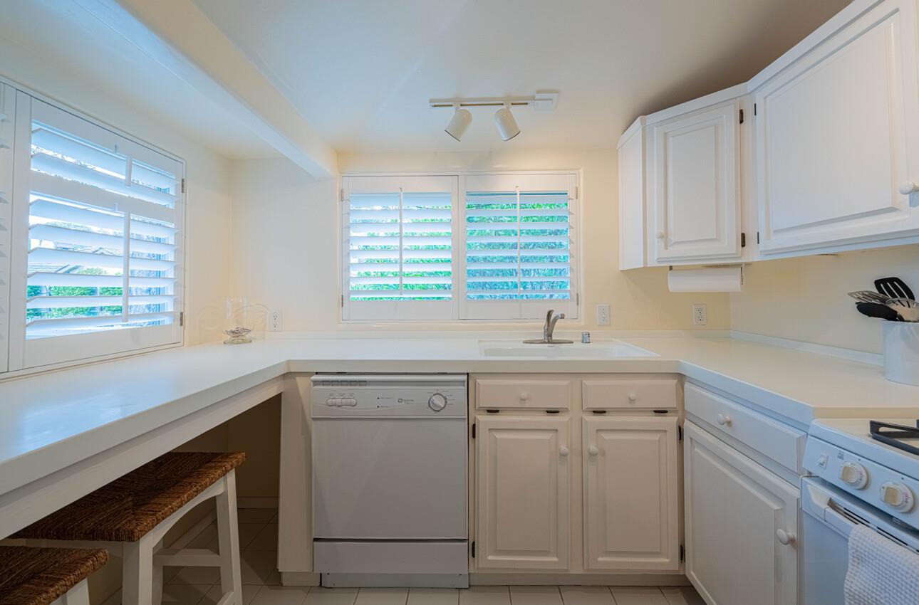 Detail Gallery Image 13 of 28 For Sw Corner San Carlos & 10th, Carmel,  CA 93921 - 2 Beds | 2 Baths