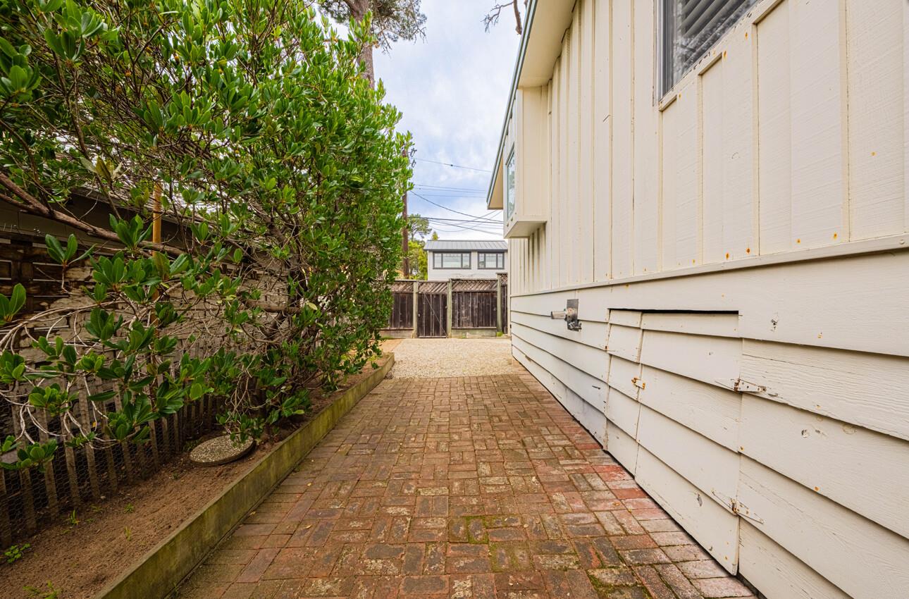 Detail Gallery Image 27 of 28 For Sw Corner San Carlos & 10th, Carmel,  CA 93921 - 2 Beds | 2 Baths