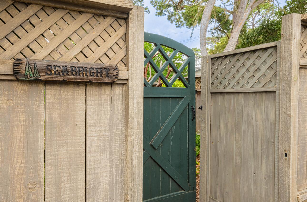 Detail Gallery Image 3 of 28 For Sw Corner San Carlos & 10th, Carmel,  CA 93921 - 2 Beds | 2 Baths