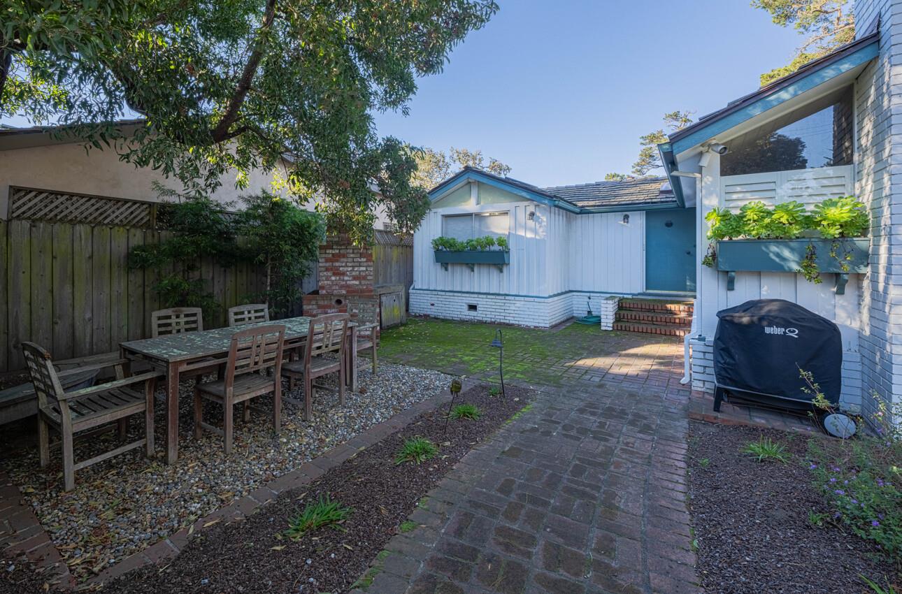 Detail Gallery Image 4 of 28 For Sw Corner San Carlos & 10th, Carmel,  CA 93921 - 2 Beds | 2 Baths