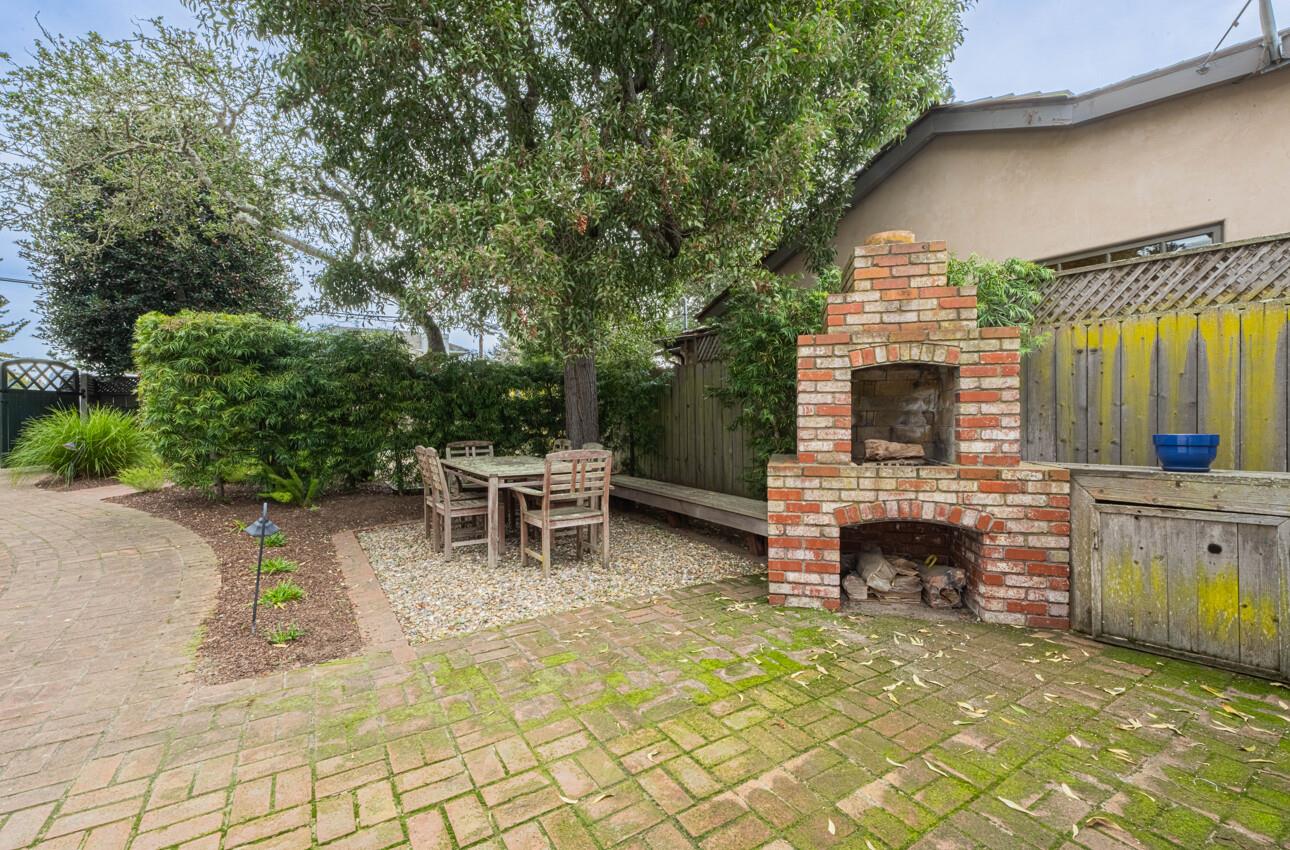 Detail Gallery Image 5 of 28 For Sw Corner San Carlos & 10th, Carmel,  CA 93921 - 2 Beds | 2 Baths