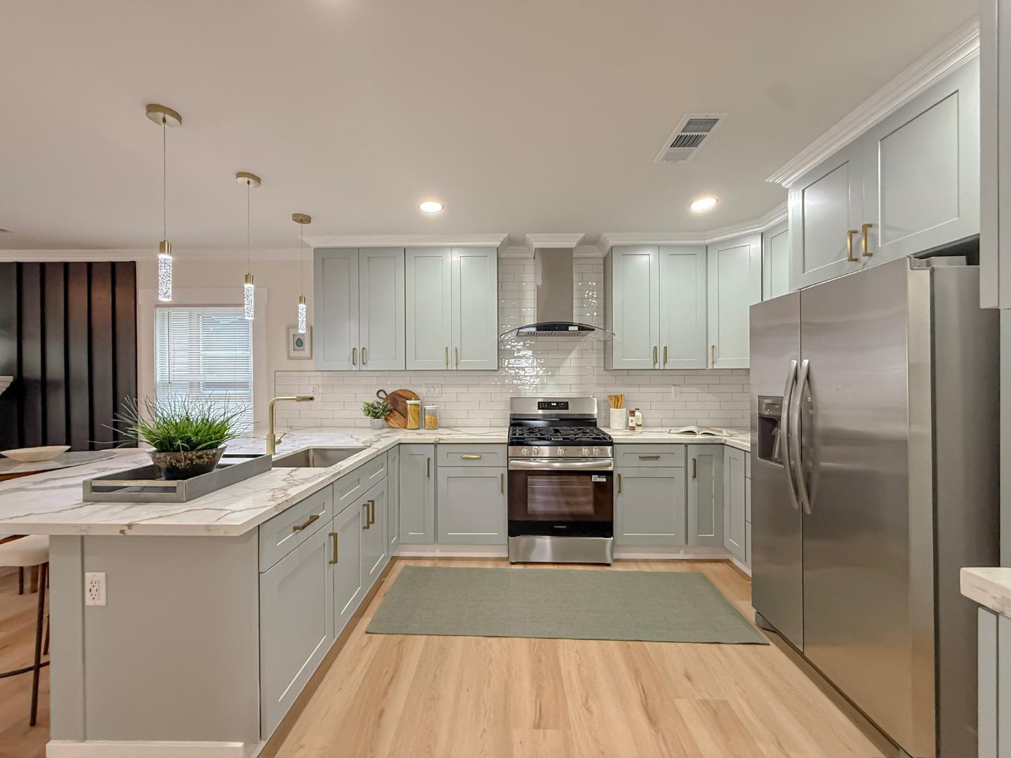 Detail Gallery Image 10 of 27 For 2795 25th Ave, Oakland,  CA 94601 - 3 Beds | 1 Baths