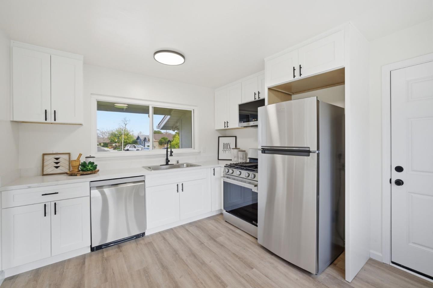 Detail Gallery Image 11 of 37 For 150 Kit Carson Ct, Santa Clara,  CA 95050 - 3 Beds | 2 Baths