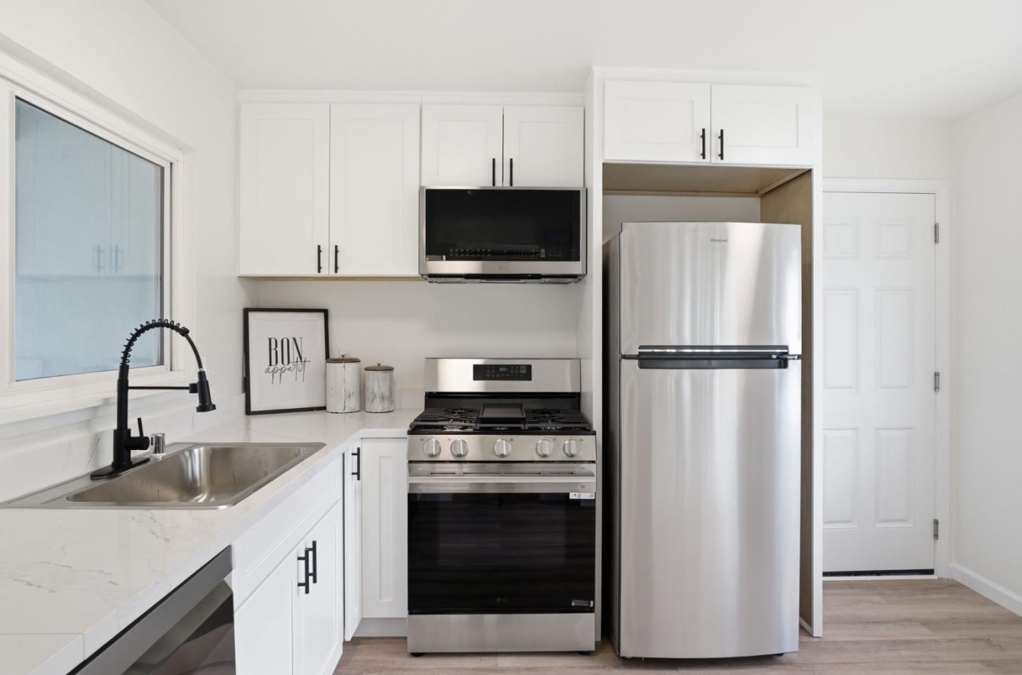 Detail Gallery Image 9 of 37 For 150 Kit Carson Ct, Santa Clara,  CA 95050 - 3 Beds | 2 Baths