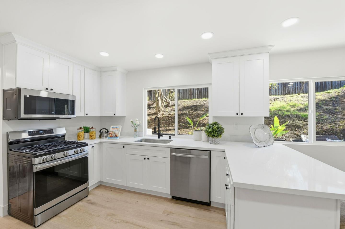 Detail Gallery Image 16 of 56 For 3668 Summit Ridge Ct, San Jose,  CA 95148 - 4 Beds | 2/1 Baths