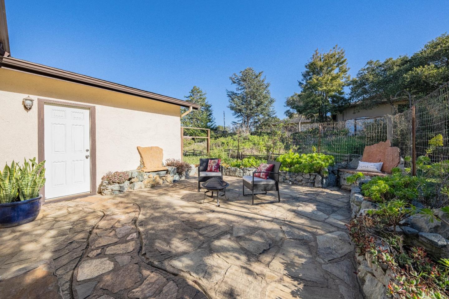 Detail Gallery Image 13 of 37 For 9525 S Century Oak Rd, Salinas,  CA 93907 - 3 Beds | 2 Baths