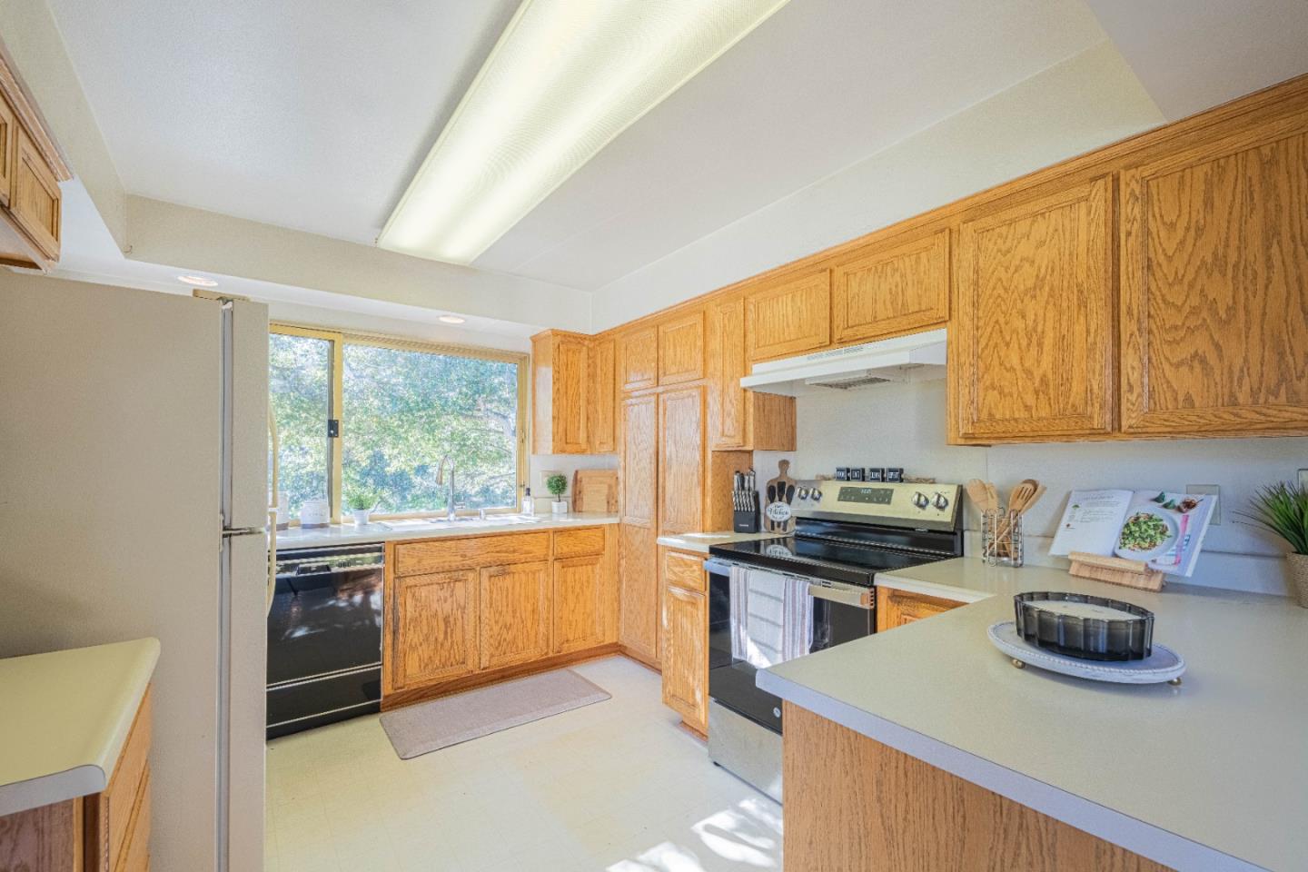 Detail Gallery Image 17 of 37 For 9525 S Century Oak Rd, Salinas,  CA 93907 - 3 Beds | 2 Baths