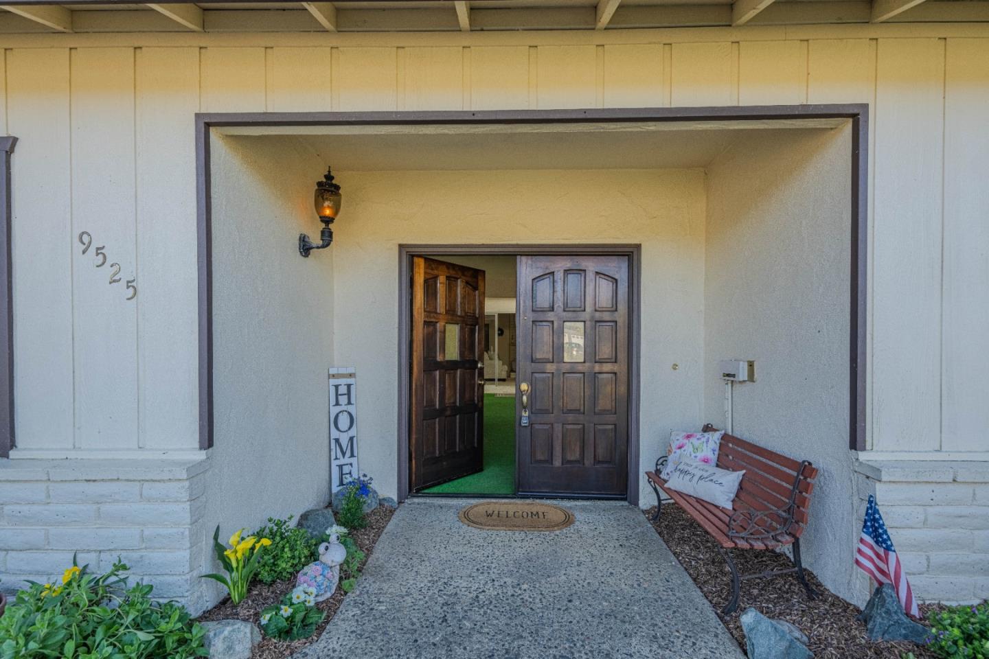 Detail Gallery Image 2 of 37 For 9525 S Century Oak Rd, Salinas,  CA 93907 - 3 Beds | 2 Baths