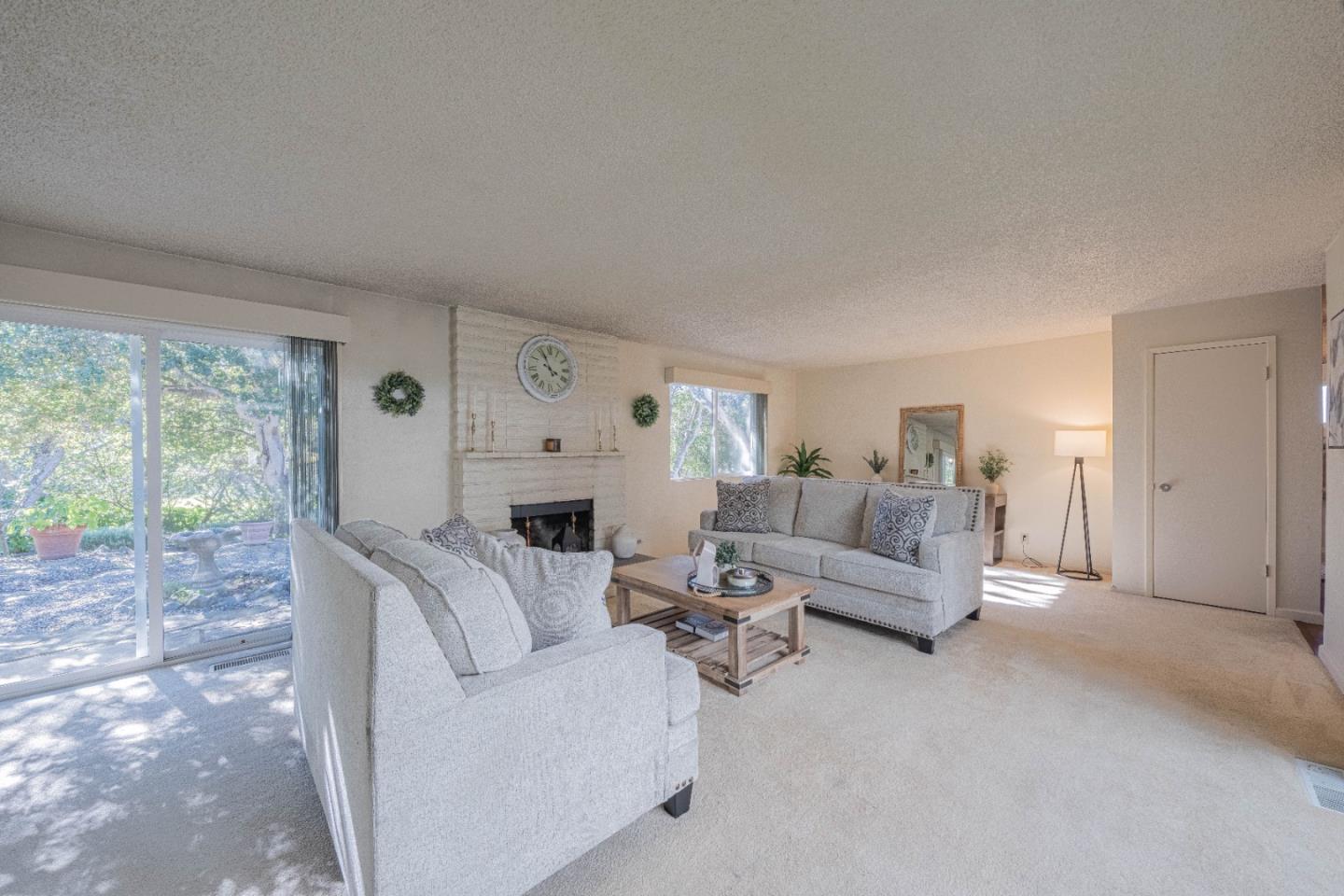 Detail Gallery Image 4 of 37 For 9525 S Century Oak Rd, Salinas,  CA 93907 - 3 Beds | 2 Baths