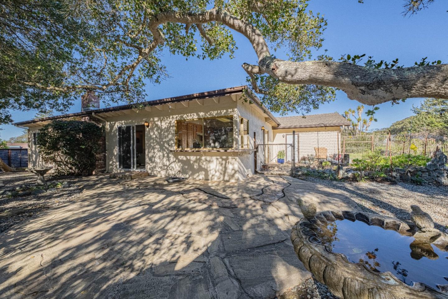 Detail Gallery Image 7 of 37 For 9525 S Century Oak Rd, Salinas,  CA 93907 - 3 Beds | 2 Baths