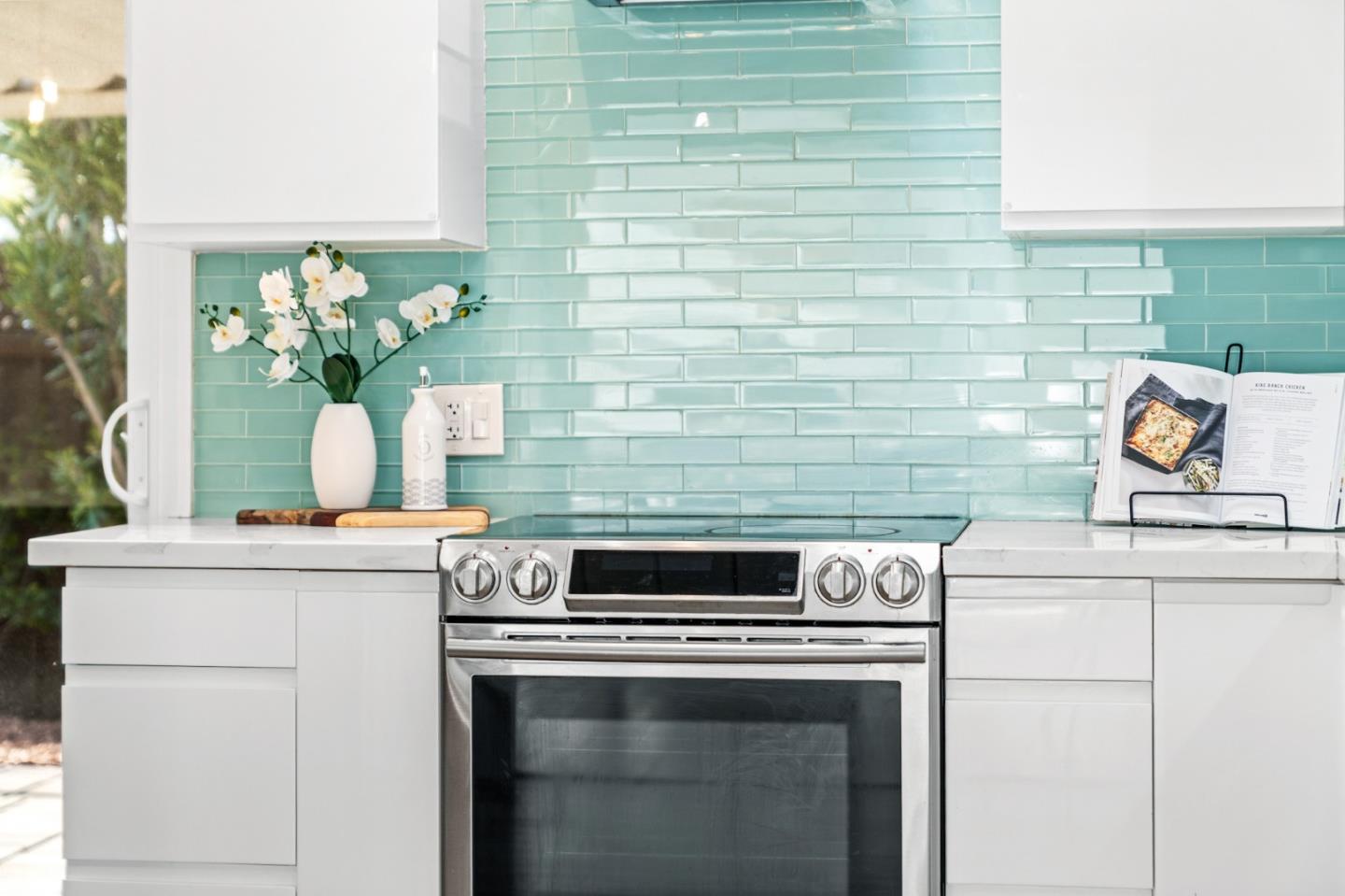 Detail Gallery Image 13 of 81 For 3151 Ramona St, Palo Alto,  CA 94306 - 3 Beds | 3 Baths