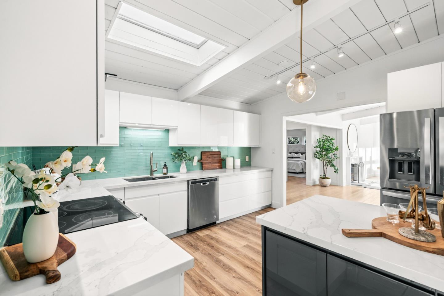 Detail Gallery Image 14 of 81 For 3151 Ramona St, Palo Alto,  CA 94306 - 3 Beds | 3 Baths