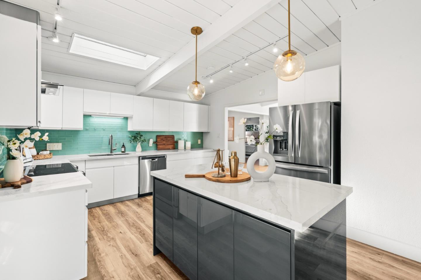 Detail Gallery Image 15 of 81 For 3151 Ramona St, Palo Alto,  CA 94306 - 3 Beds | 3 Baths