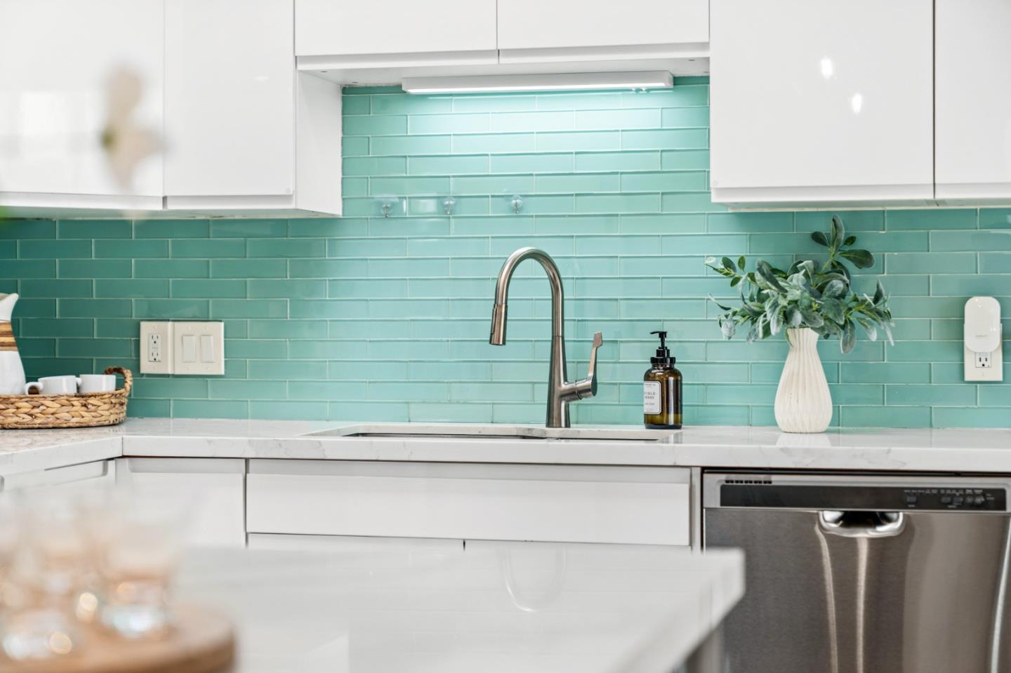 Detail Gallery Image 17 of 81 For 3151 Ramona St, Palo Alto,  CA 94306 - 3 Beds | 3 Baths