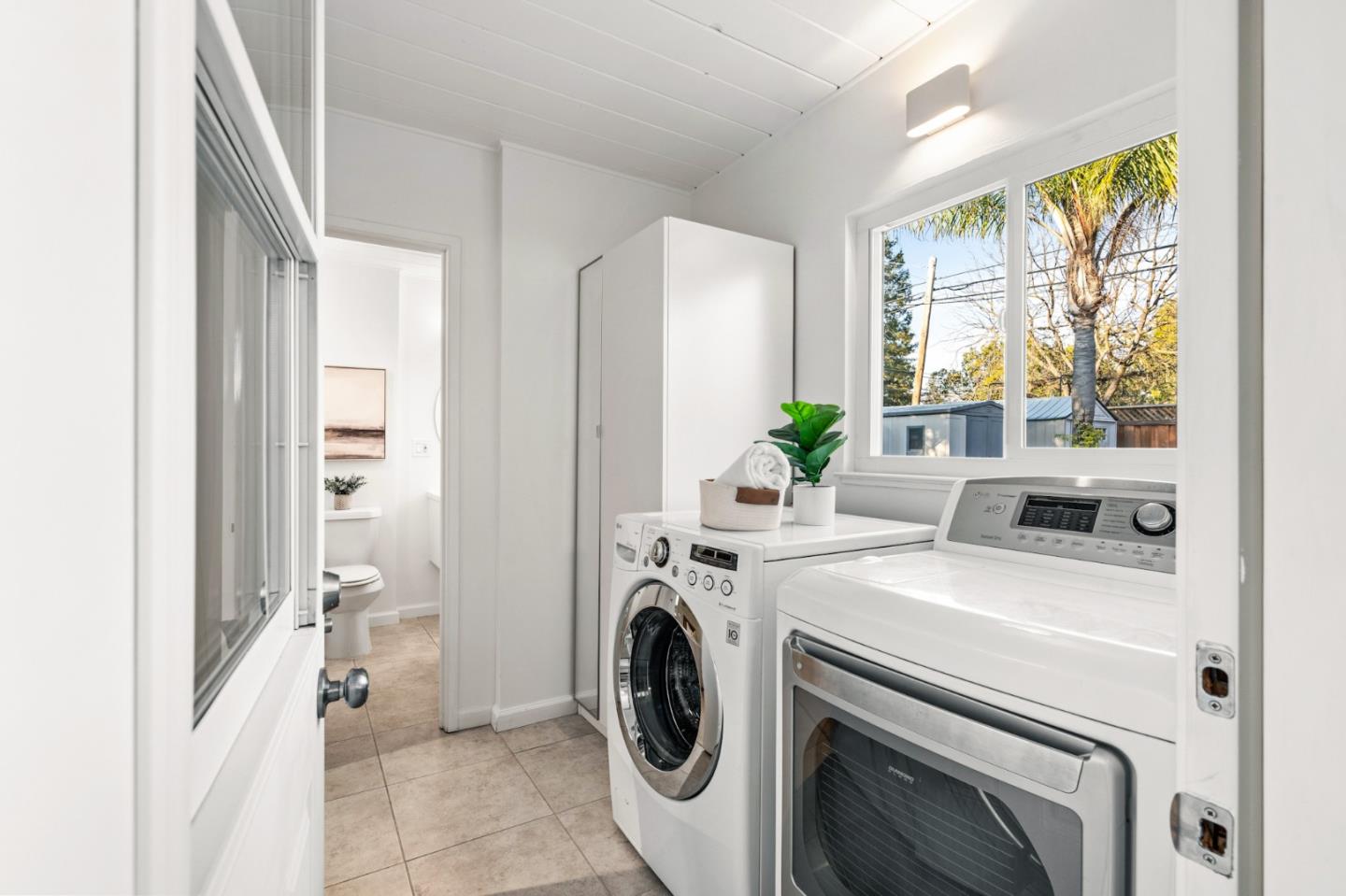 Detail Gallery Image 28 of 81 For 3151 Ramona St, Palo Alto,  CA 94306 - 3 Beds | 3 Baths