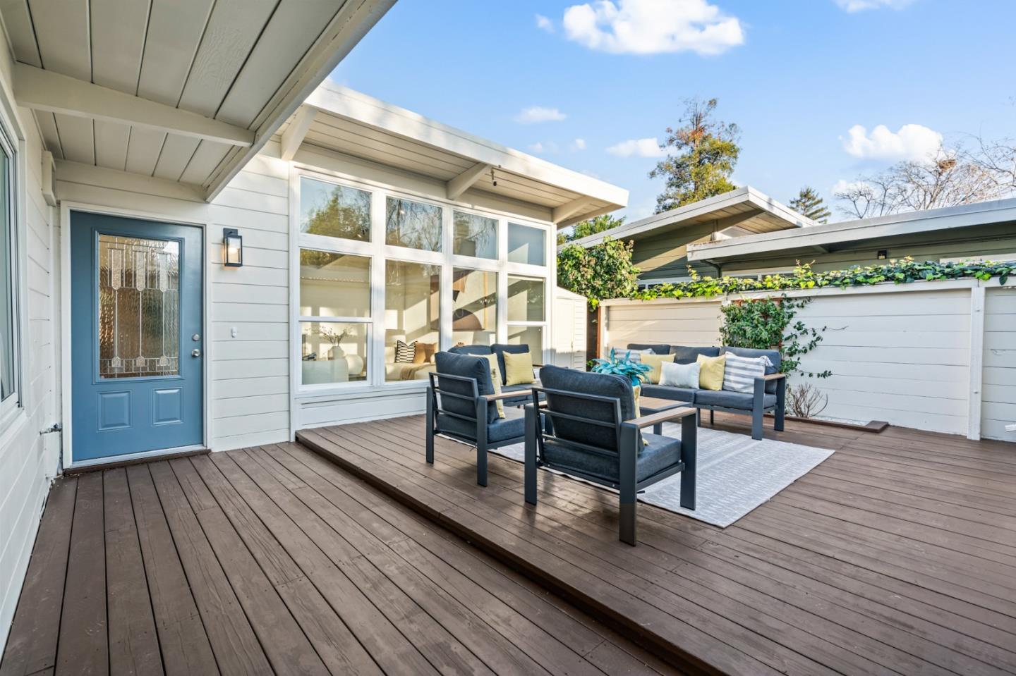 Detail Gallery Image 4 of 81 For 3151 Ramona St, Palo Alto,  CA 94306 - 3 Beds | 3 Baths