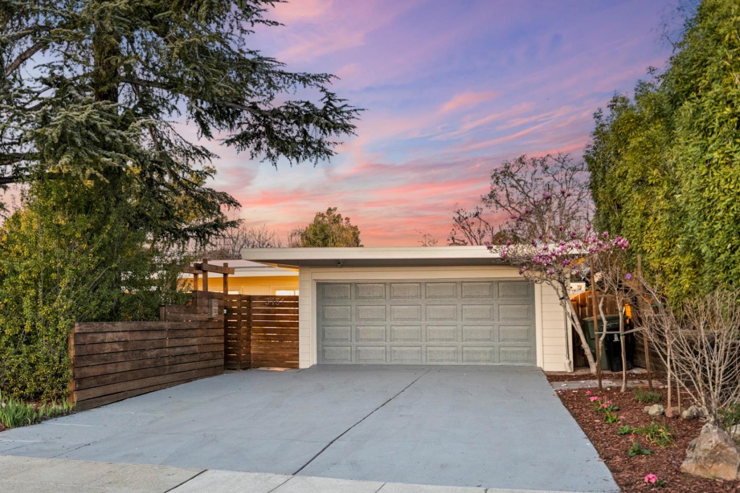 Detail Gallery Image 60 of 81 For 3151 Ramona St, Palo Alto,  CA 94306 - 3 Beds | 3 Baths