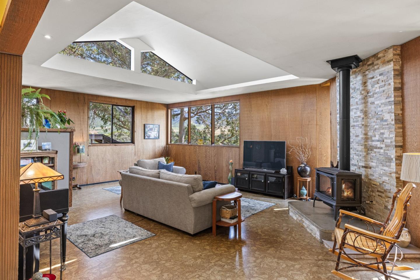 Detail Gallery Image 13 of 41 For 3405 Rio Rd, Carmel,  CA 93923 - 2 Beds | 2/1 Baths