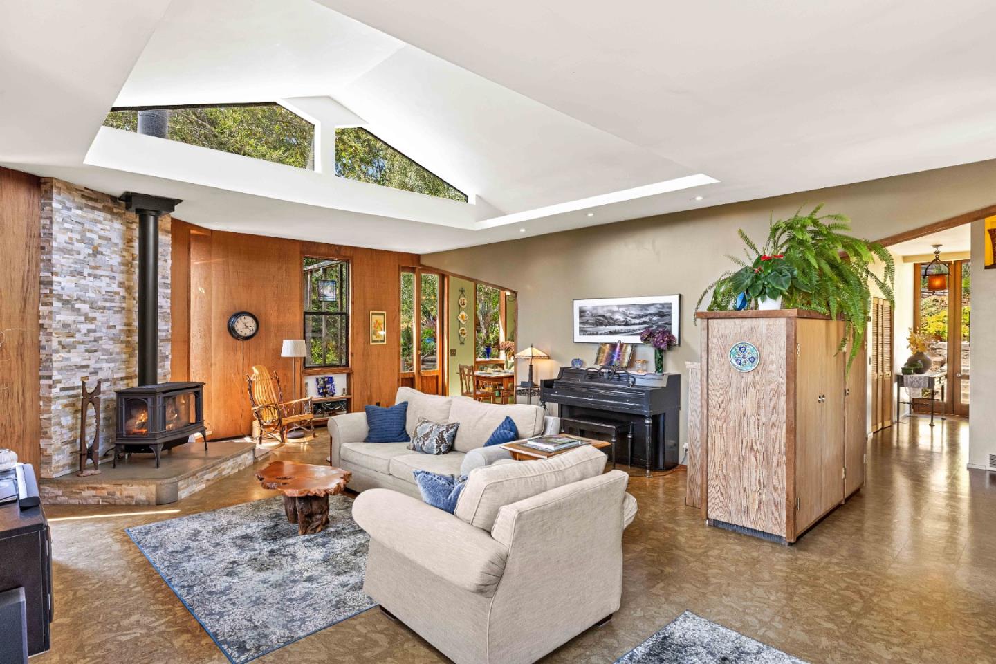 Detail Gallery Image 14 of 41 For 3405 Rio Rd, Carmel,  CA 93923 - 2 Beds | 2/1 Baths