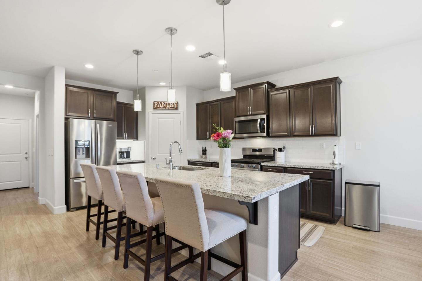 Detail Gallery Image 12 of 47 For 781 Segovia Dr, Hollister,  CA 95023 - 3 Beds | 2/1 Baths