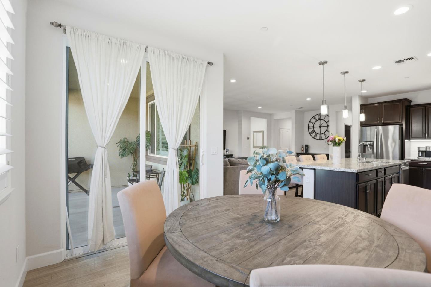 Detail Gallery Image 16 of 47 For 781 Segovia Dr, Hollister,  CA 95023 - 3 Beds | 2/1 Baths