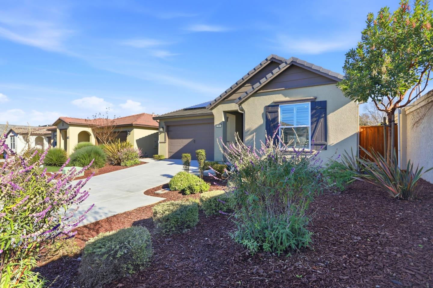 Detail Gallery Image 2 of 47 For 781 Segovia Dr, Hollister,  CA 95023 - 3 Beds | 2/1 Baths