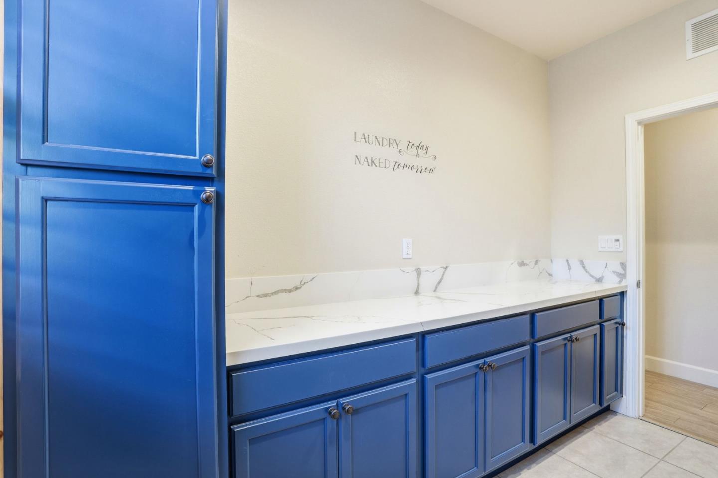 Detail Gallery Image 38 of 47 For 781 Segovia Dr, Hollister,  CA 95023 - 3 Beds | 2/1 Baths