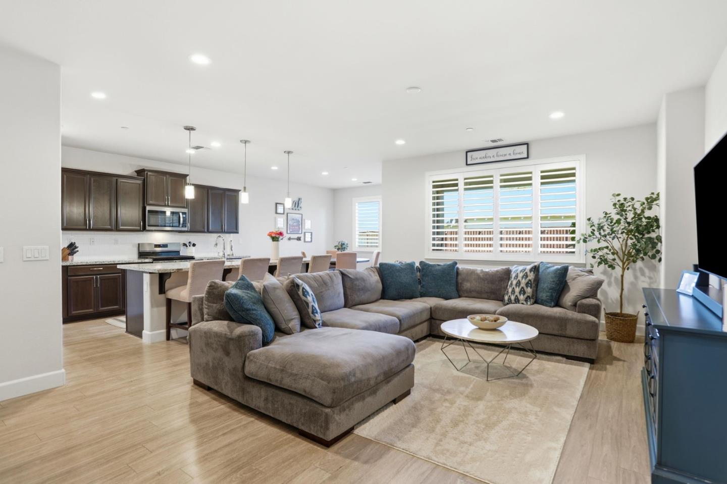 Detail Gallery Image 8 of 47 For 781 Segovia Dr, Hollister,  CA 95023 - 3 Beds | 2/1 Baths