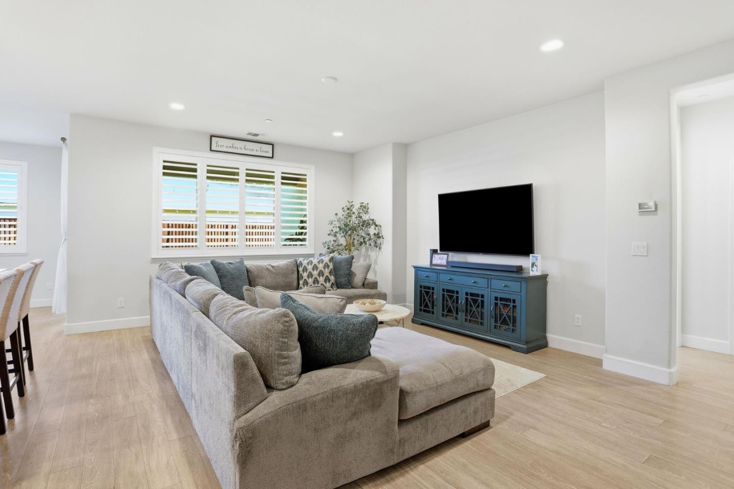 Detail Gallery Image 9 of 47 For 781 Segovia Dr, Hollister,  CA 95023 - 3 Beds | 2/1 Baths