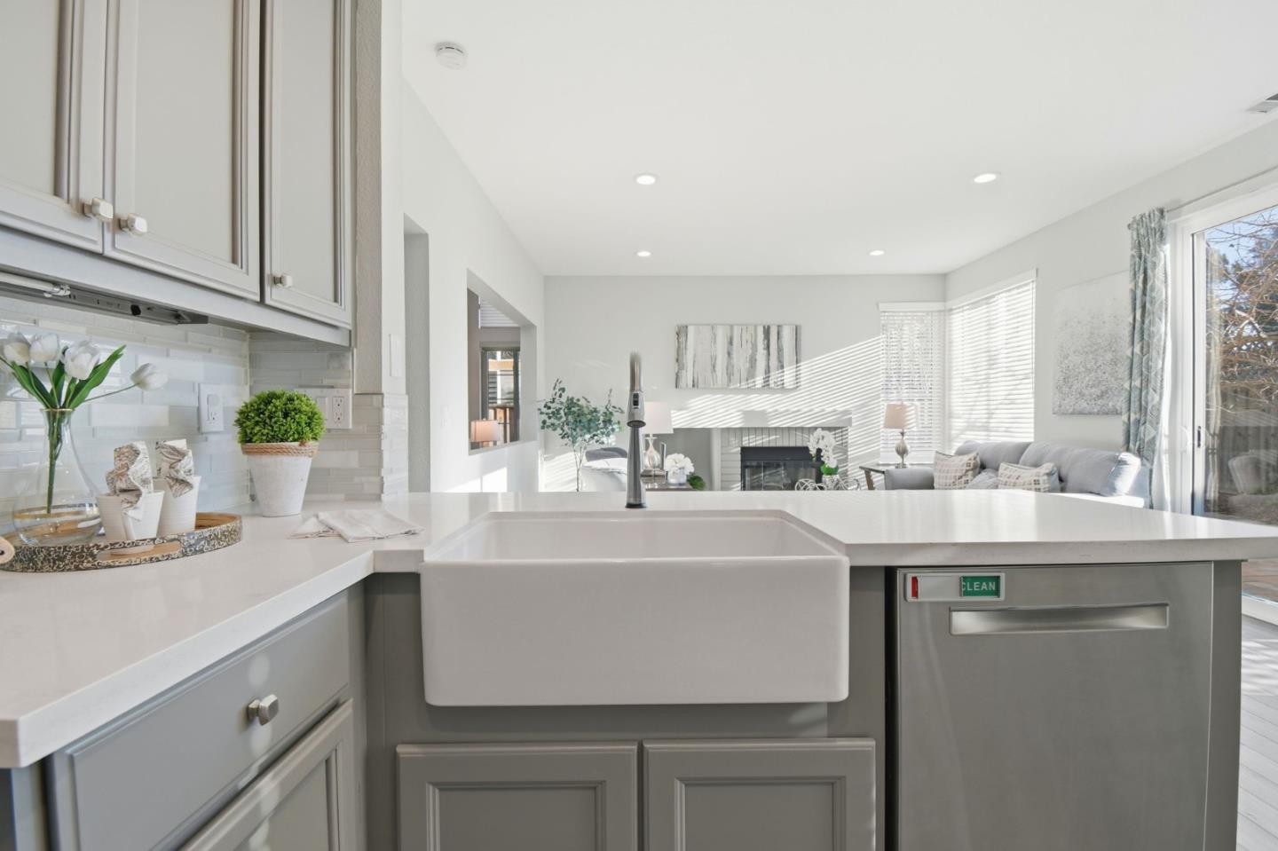 Detail Gallery Image 12 of 63 For 327 Ratto Rd, Alameda,  CA 94502 - 4 Beds | 2 Baths