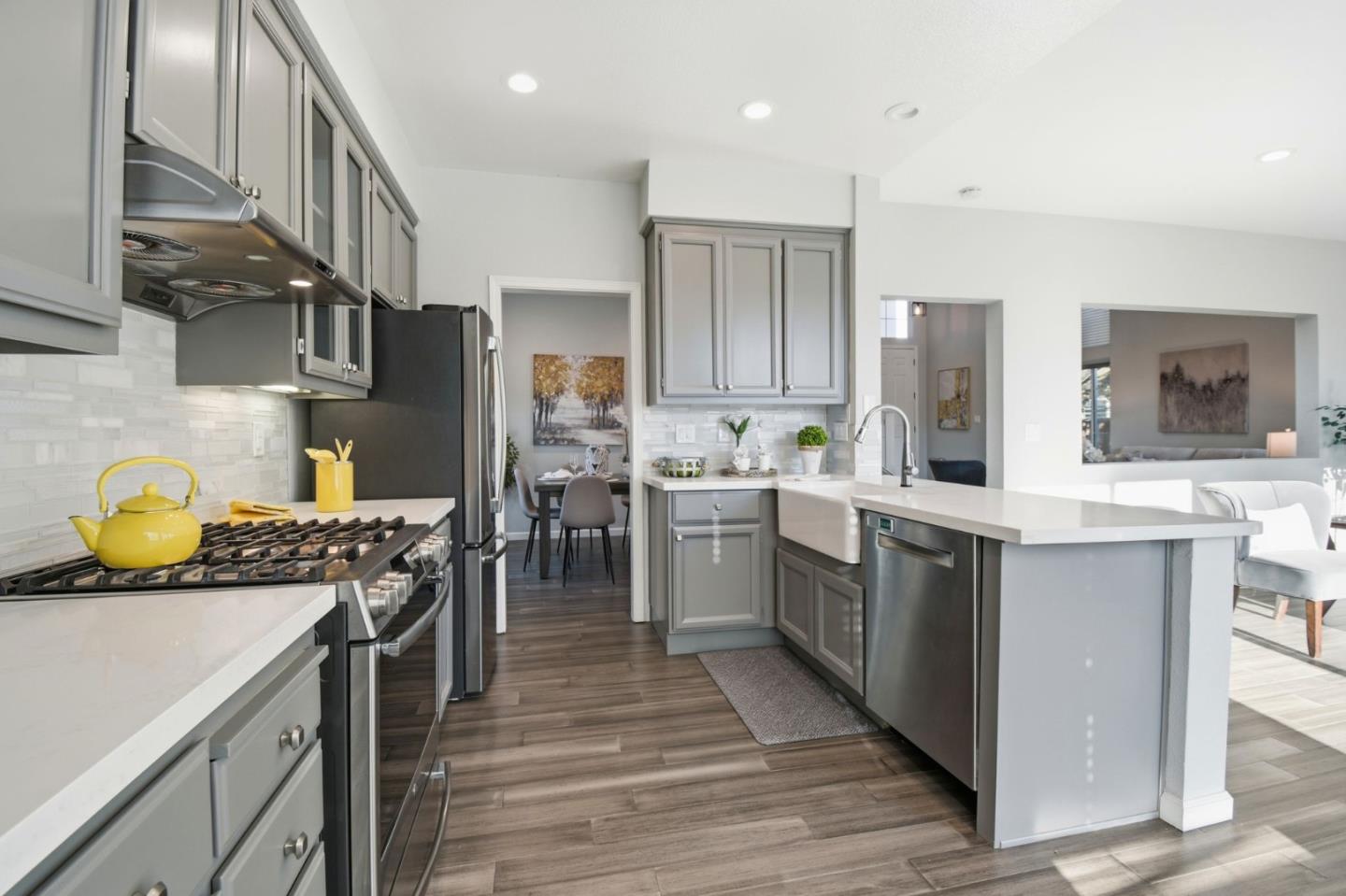 Detail Gallery Image 14 of 63 For 327 Ratto Rd, Alameda,  CA 94502 - 4 Beds | 2 Baths