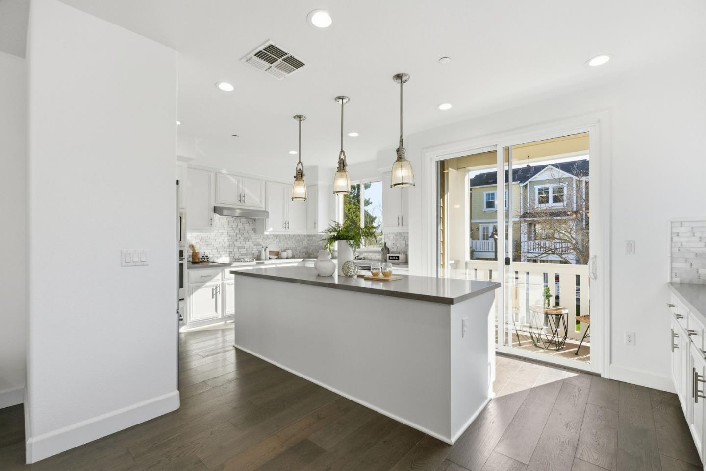 Detail Gallery Image 11 of 43 For 2039 Colony St, Mountain View,  CA 94043 - 4 Beds | 3/1 Baths