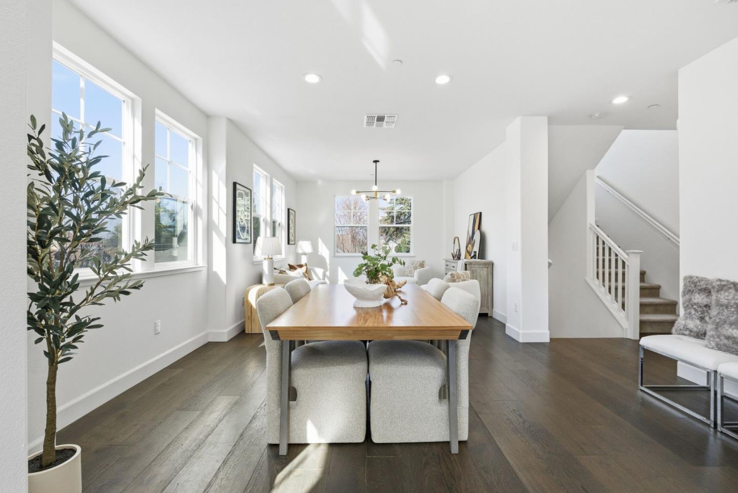 Detail Gallery Image 8 of 43 For 2039 Colony St, Mountain View,  CA 94043 - 4 Beds | 3/1 Baths