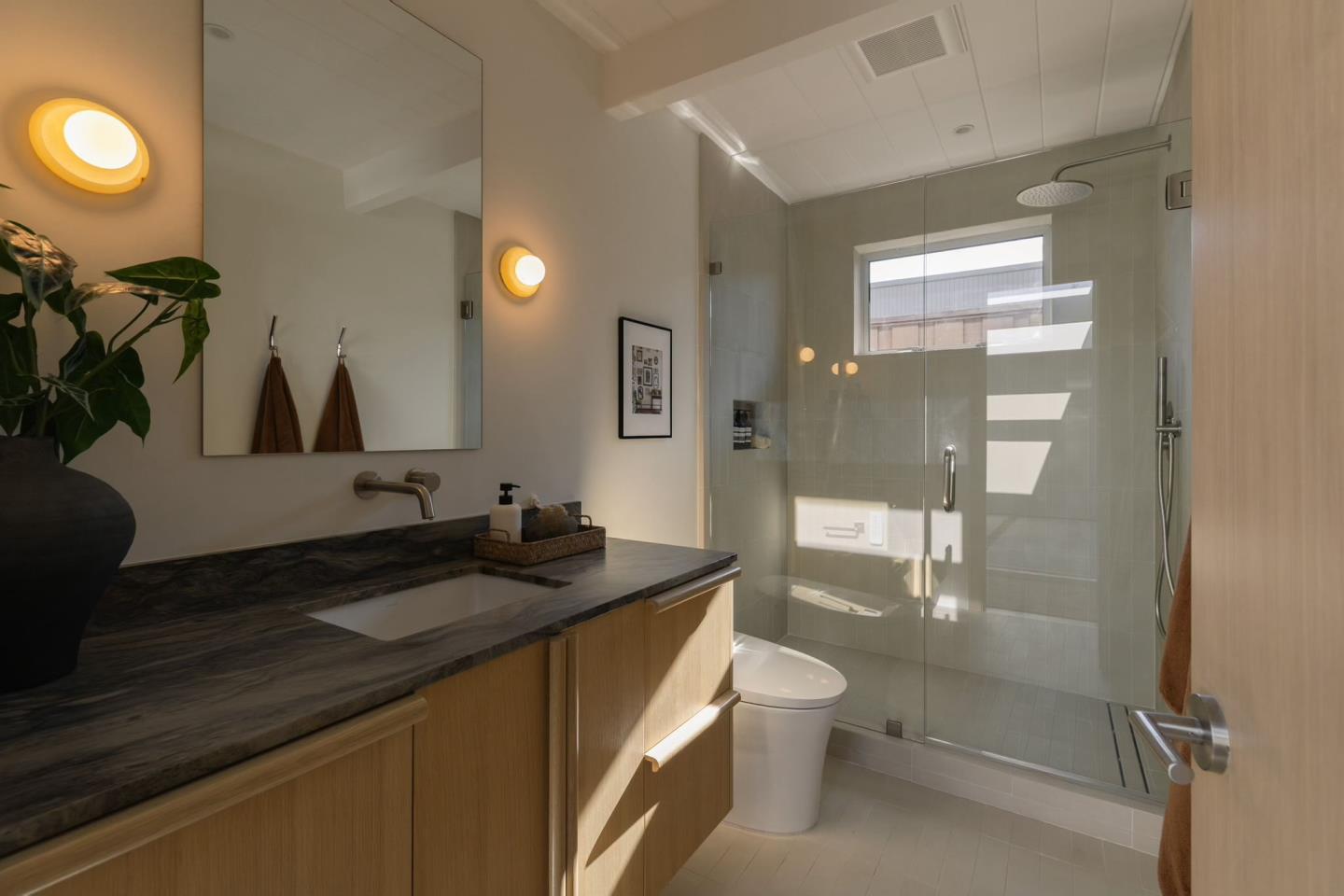 Detail Gallery Image 15 of 22 For 2256 Fairhill Ln, San Jose,  CA 95125 - 4 Beds | 2/1 Baths