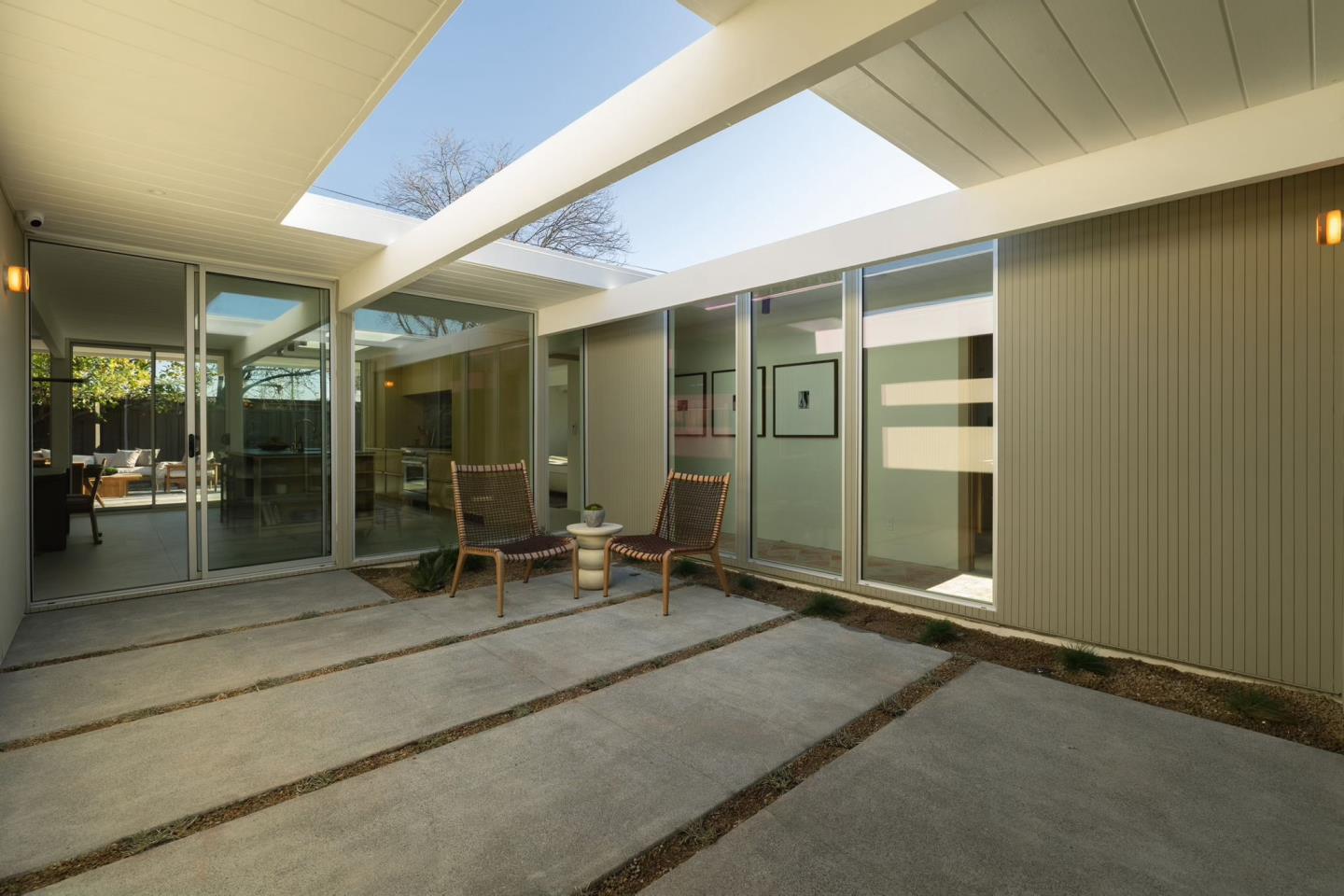 Detail Gallery Image 3 of 22 For 2256 Fairhill Ln, San Jose,  CA 95125 - 4 Beds | 2/1 Baths