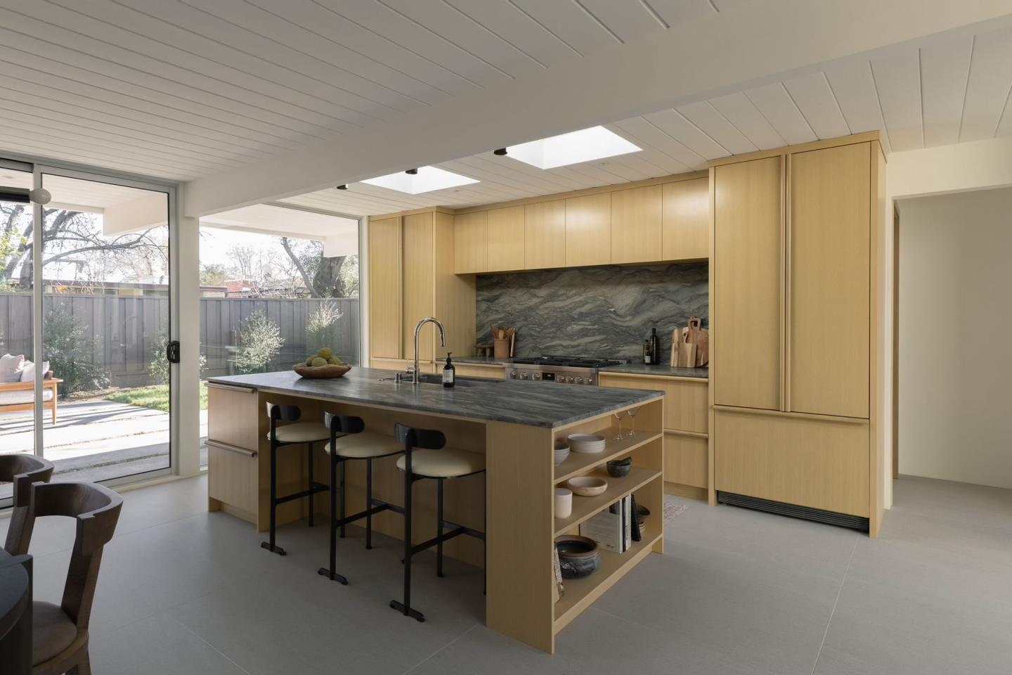 Detail Gallery Image 4 of 22 For 2256 Fairhill Ln, San Jose,  CA 95125 - 4 Beds | 2/1 Baths