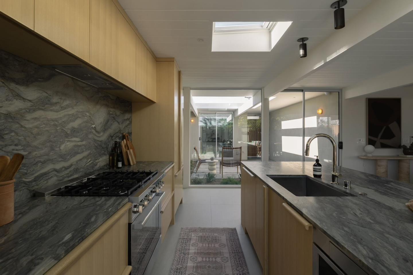 Detail Gallery Image 5 of 22 For 2256 Fairhill Ln, San Jose,  CA 95125 - 4 Beds | 2/1 Baths