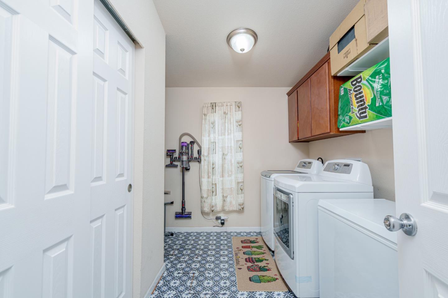 Detail Gallery Image 17 of 18 For 417 Chateau La Salle Drive #417,  San Jose,  CA 95111 - 3 Beds | 2 Baths