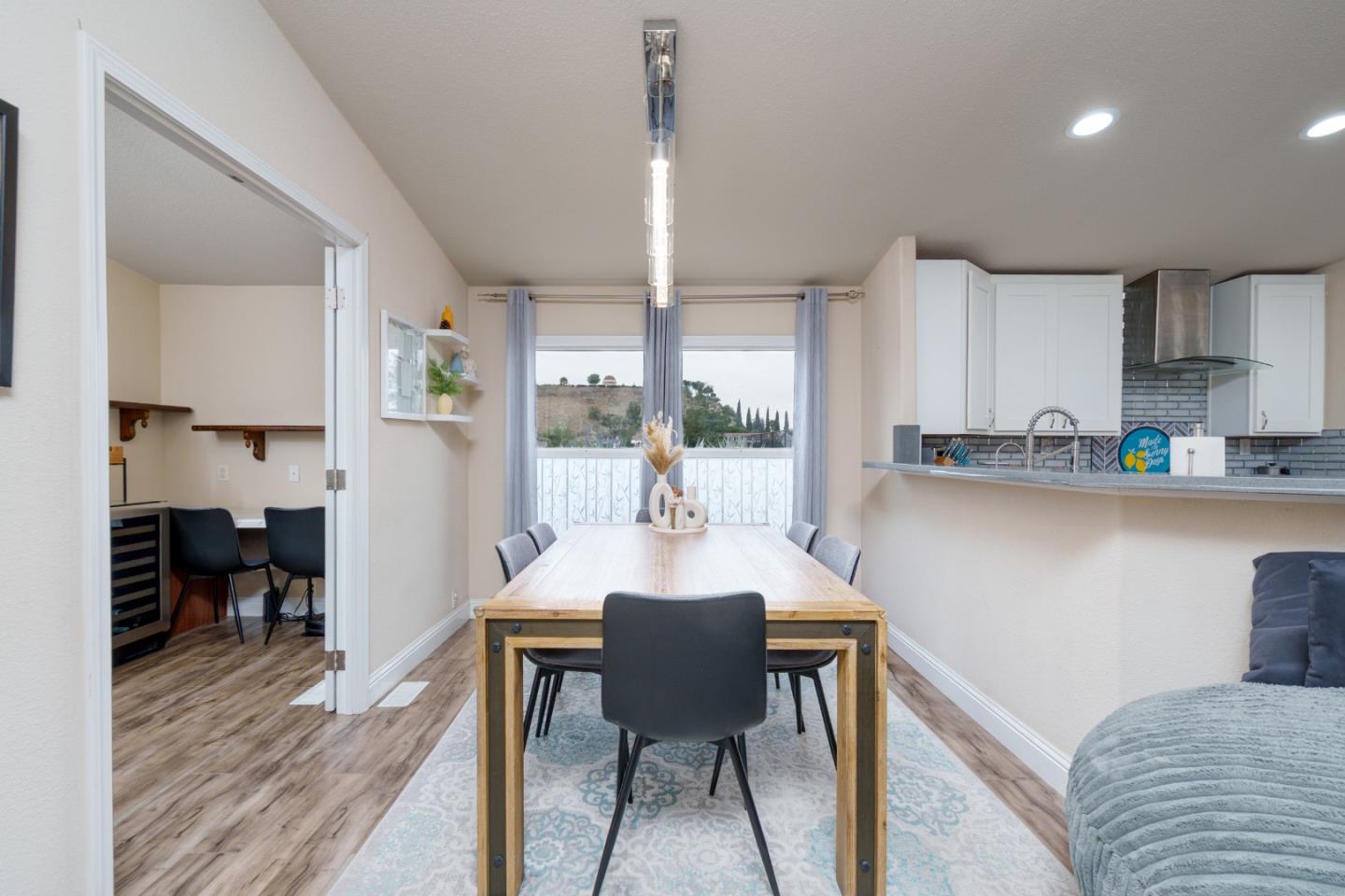 Detail Gallery Image 8 of 18 For 417 Chateau La Salle Drive #417,  San Jose,  CA 95111 - 3 Beds | 2 Baths